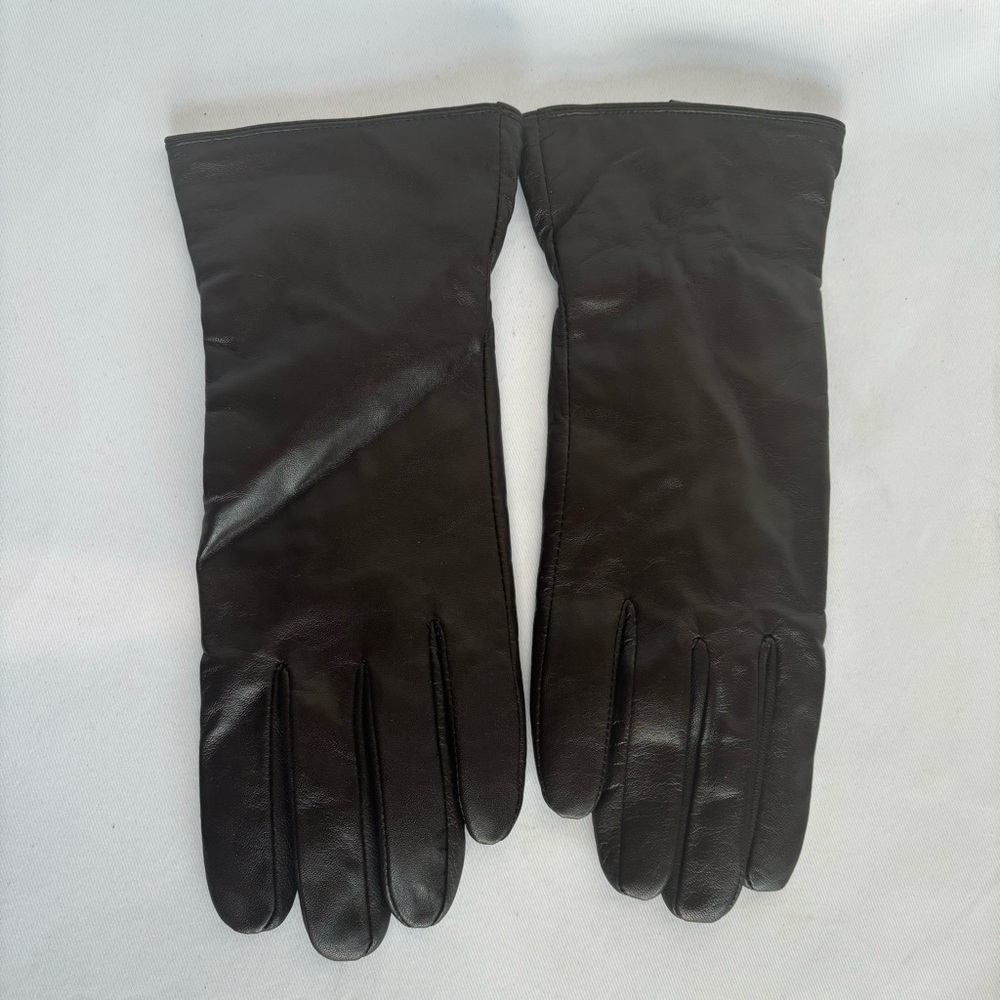 Brown genuine leather winter gloves.